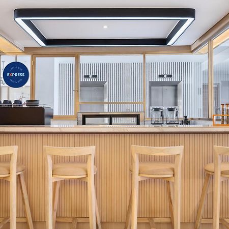 Holiday Inn Express Bali Sunset Road By Ihg Kuta Lombok Esterno foto