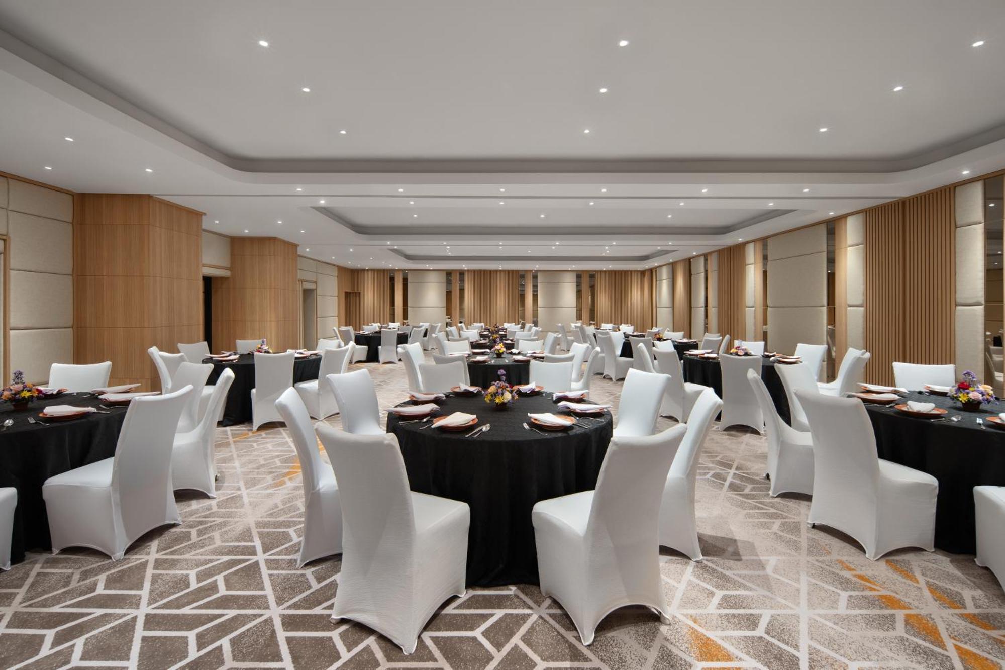 Holiday Inn Express Bali Sunset Road By Ihg Kuta Lombok Esterno foto