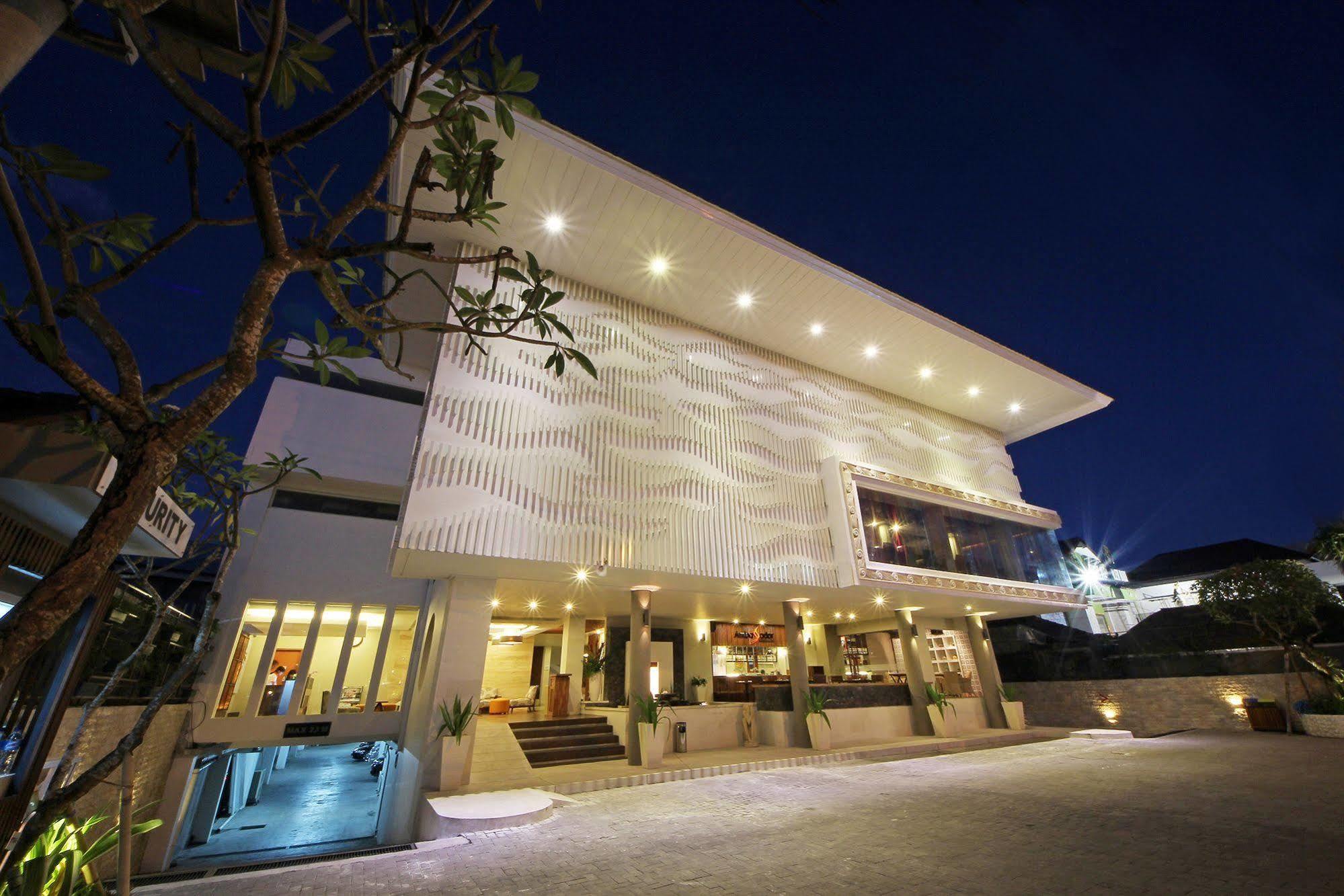 Holiday Inn Express Bali Sunset Road By Ihg Kuta Lombok Esterno foto