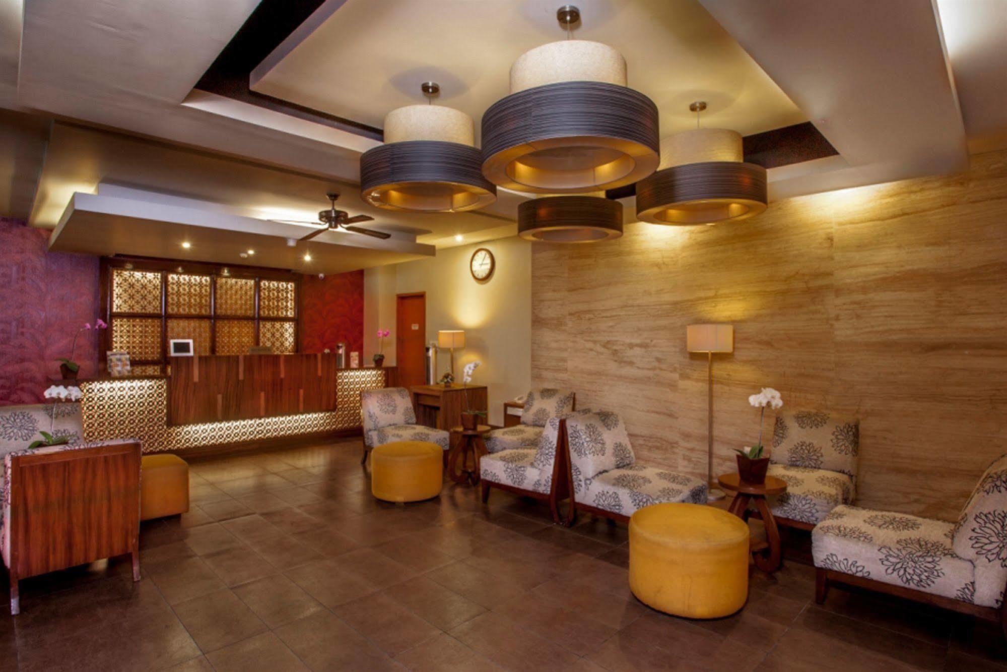 Holiday Inn Express Bali Sunset Road By Ihg Kuta Lombok Esterno foto
