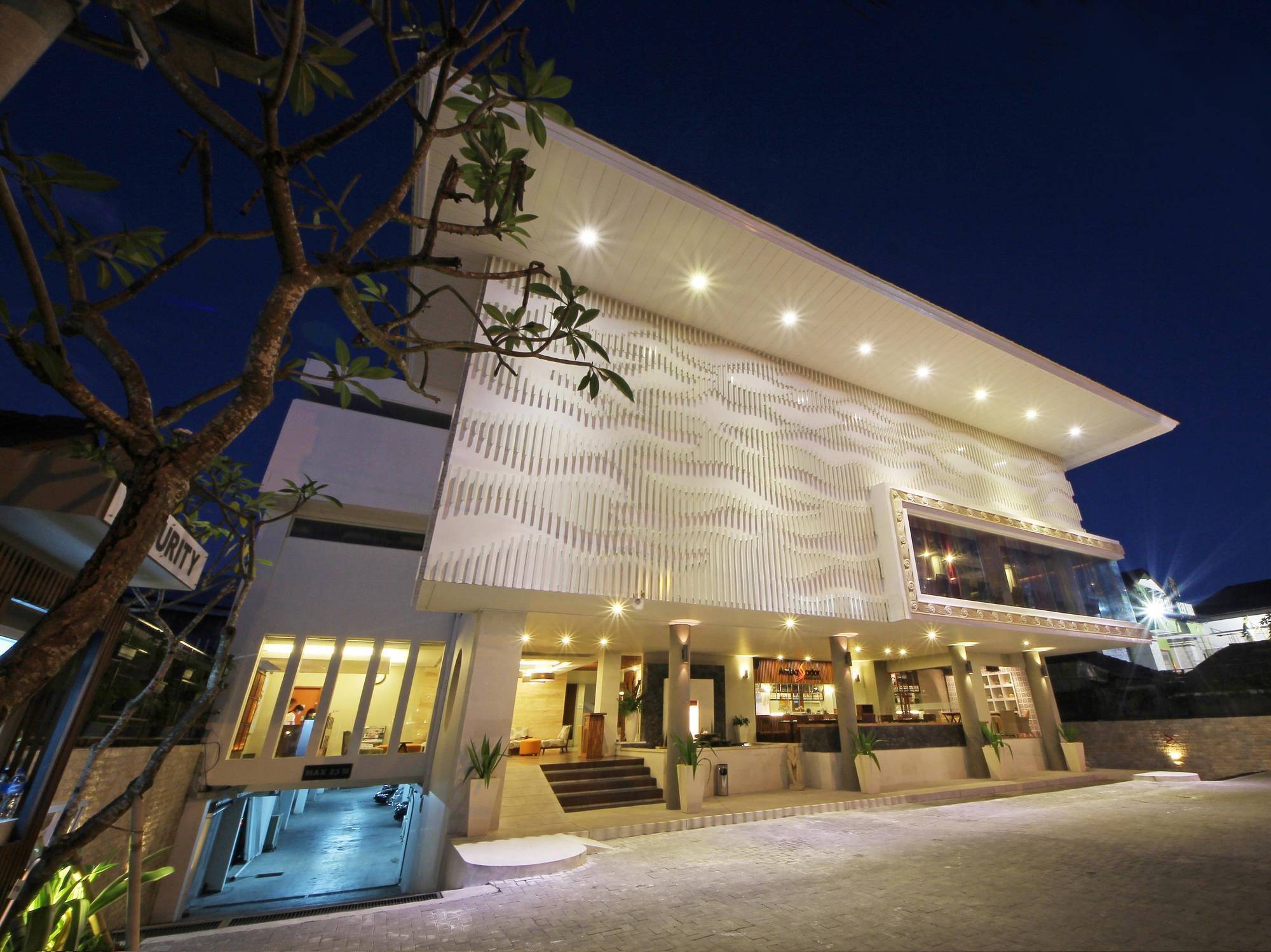Holiday Inn Express Bali Sunset Road By Ihg Kuta Lombok Esterno foto
