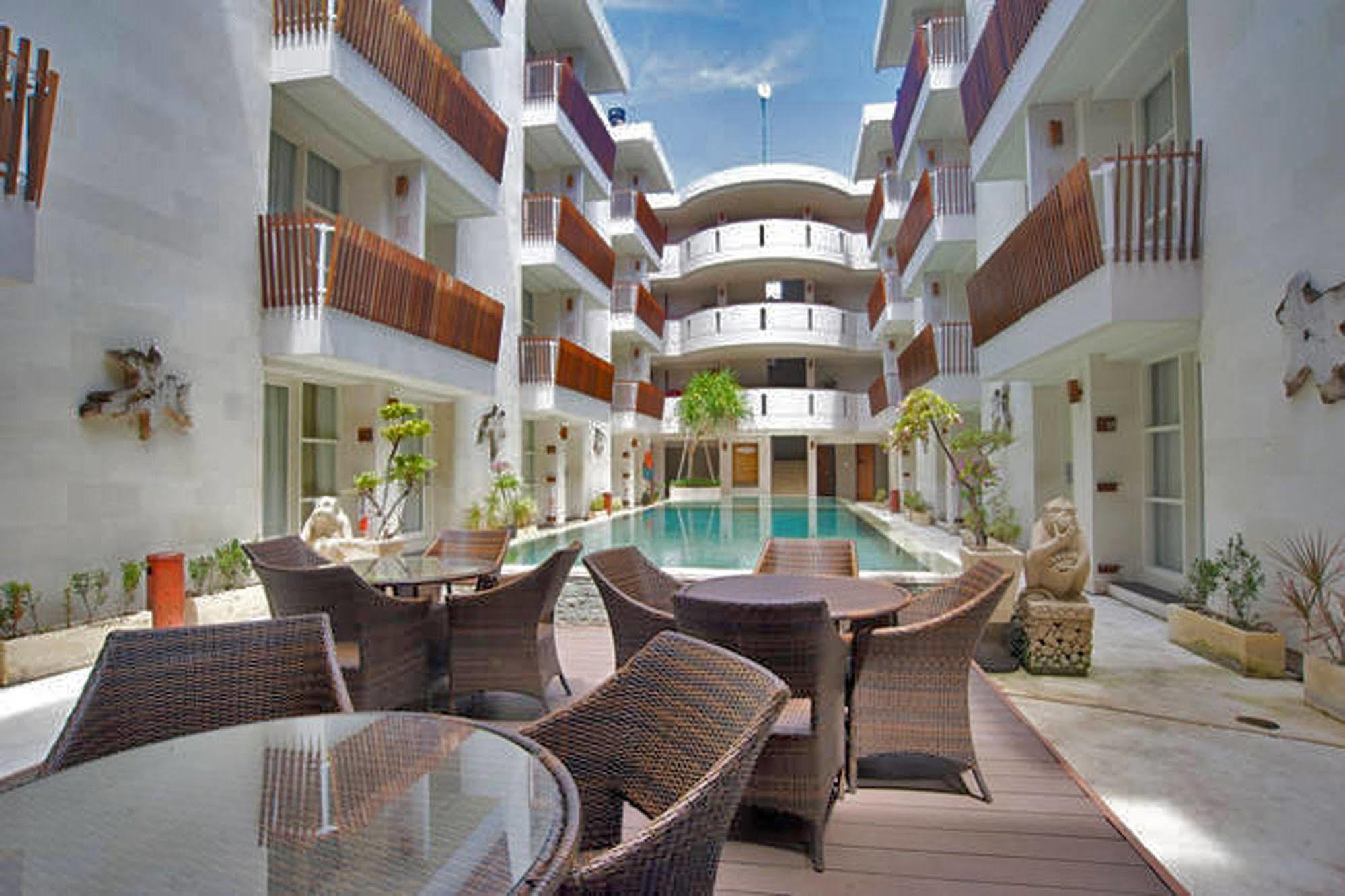 Holiday Inn Express Bali Sunset Road By Ihg Kuta Lombok Esterno foto