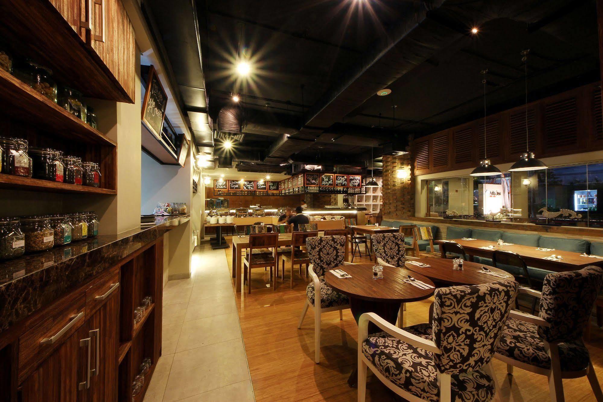 Holiday Inn Express Bali Sunset Road By Ihg Kuta Lombok Esterno foto